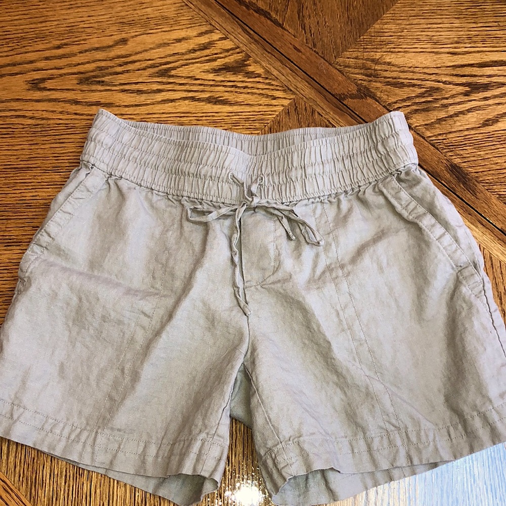 Lord & Taylor Khaki Linen Shorts, XS, Excellent Condition.